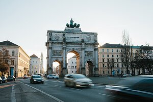 München Siegestor – Autos, Motorräder, KFZ